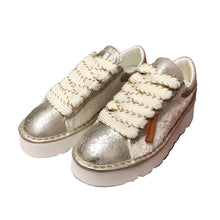 Carica l'immagine nel visualizzatore di Gallery, SCARPA ALLACCIATA DONNA P003 IN PELLE LAMINATA PLATINO E MACRAME