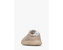 Carica l&#39;immagine nel visualizzatore di Gallery, LIPARI Sneakers in suede Beige
