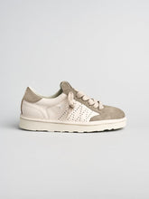 Carica l'immagine nel visualizzatore di Gallery, SNEAKER P001 UOMO IN PELLE E CAMOSCIO AVORIO-TORTORA
