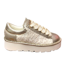 Carica l'immagine nel visualizzatore di Gallery, SCARPA ALLACCIATA DONNA P003 IN PELLE LAMINATA PLATINO E MACRAME
