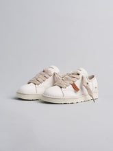 Carica l'immagine nel visualizzatore di Gallery, SCARPA ALLACCIATA P001 DONNA IN PELLE BIANCA
