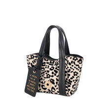 Carica l'immagine nel visualizzatore di Gallery, Mini bag a mano Vicky con stampa animalier colore bianco
