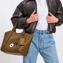Carica l&#39;immagine nel visualizzatore di Gallery, Shopping grande Vicky colore verde militare
