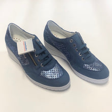 Carica l'immagine nel visualizzatore di Gallery, PRECILIA PERF DENIM
